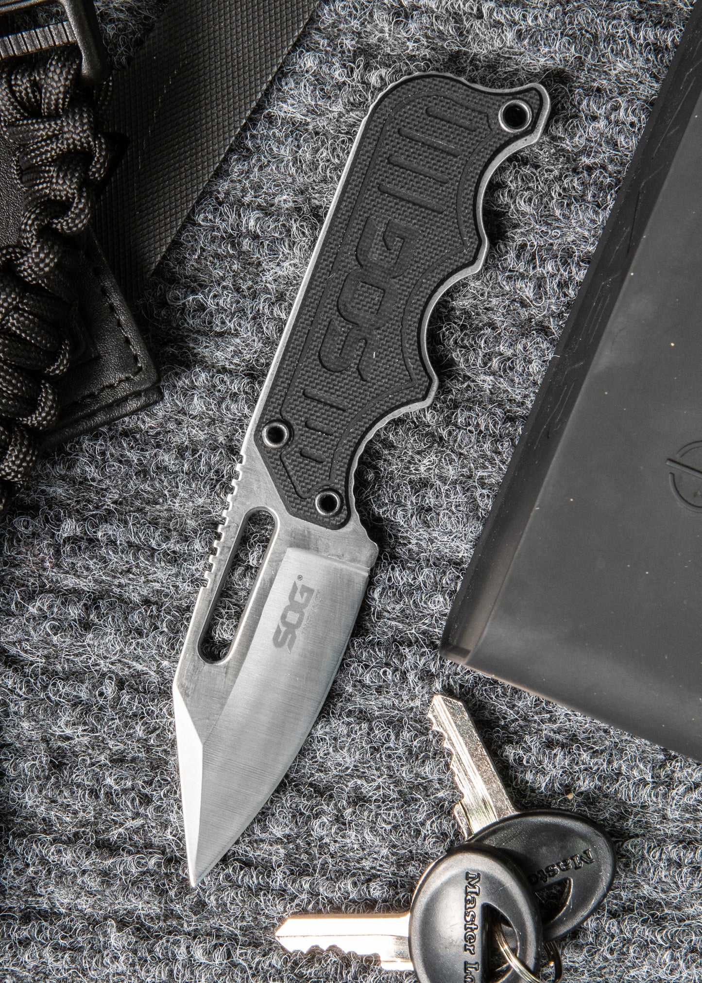 Couteau de cou Instinct Satin - SOG-T.A DEFENSE