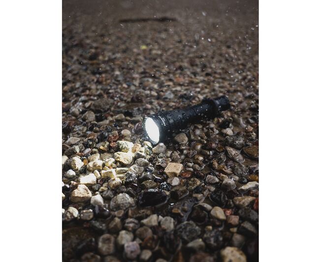 Lampe tactique Predator Pro Magnet USB - Armytek-T.A DEFENSE