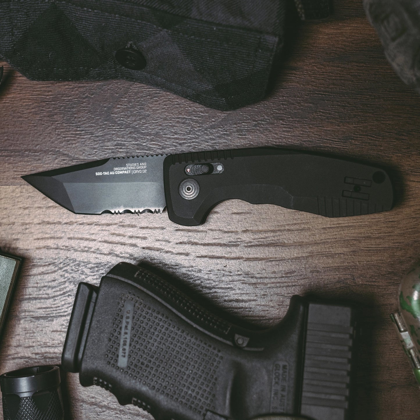 Couteau automatique SOG-TAC Tanto Dentelé - SOG-T.A DEFENSE