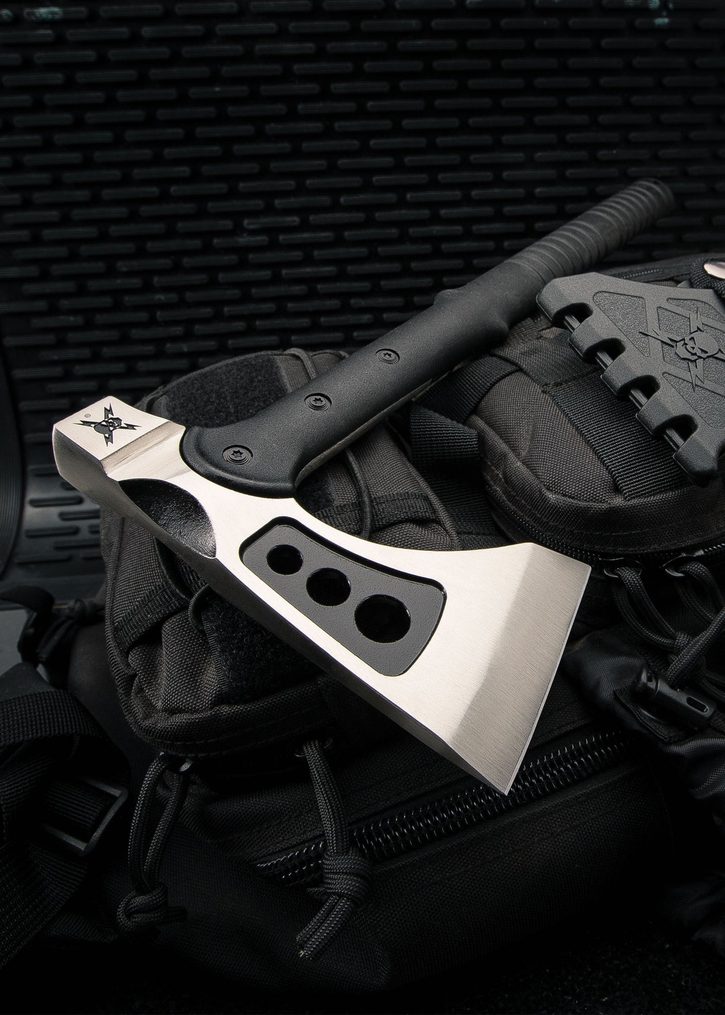 Hache M48 Woodsman - United Cutlery-T.A DEFENSE