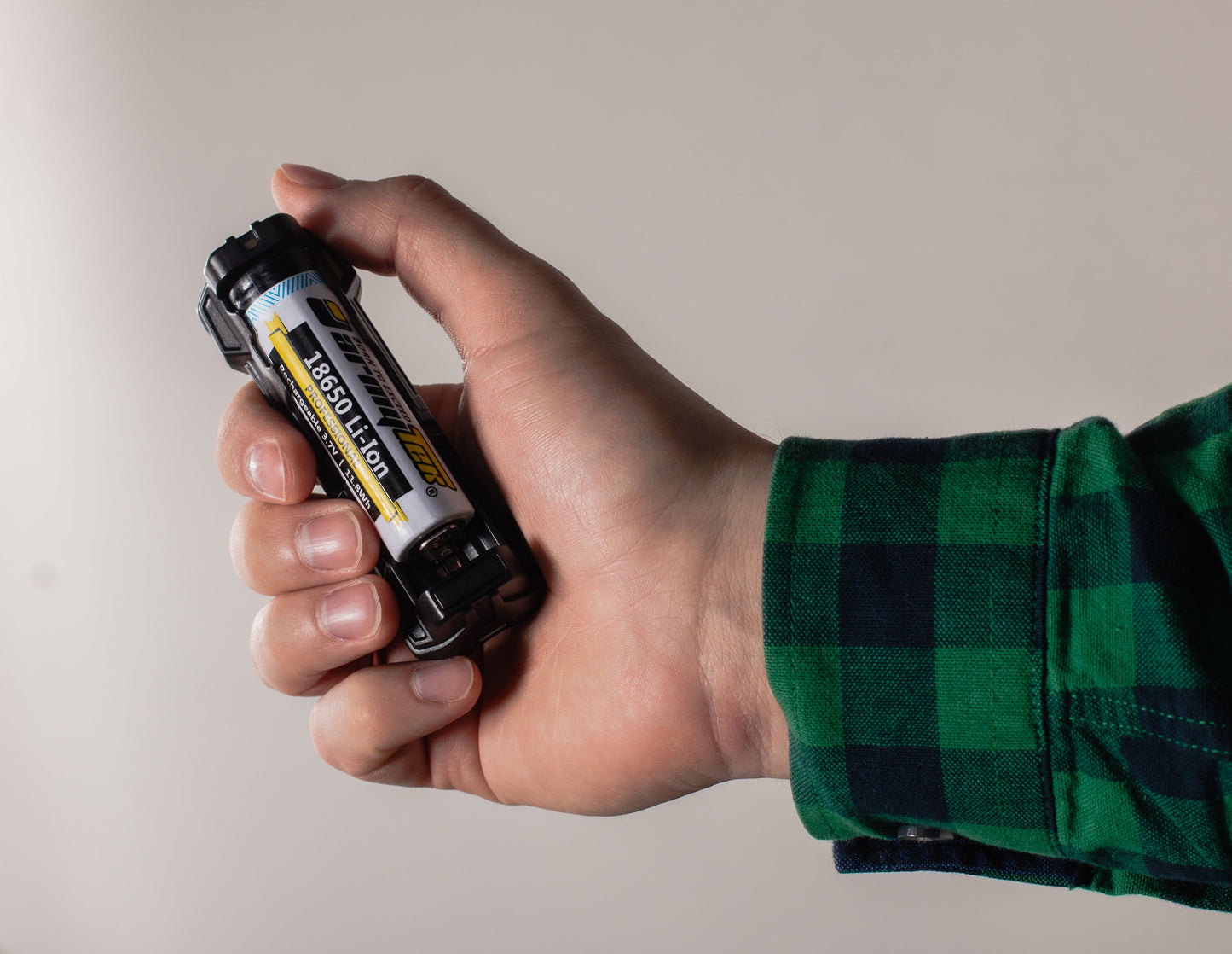 Chargeur de batteries et piles Handy C1 Pro - Armytek-T.A DEFENSE