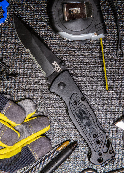 Couteau pliant Escape Serrated - SOG-T.A DEFENSE