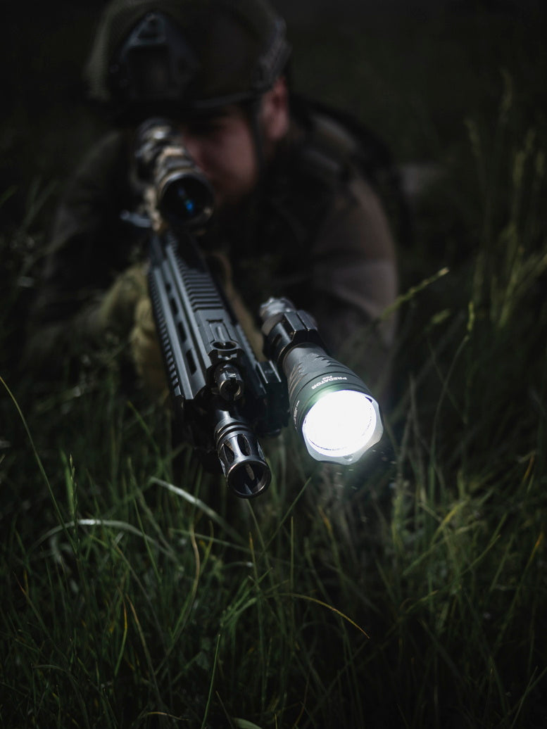 Lampe tactique Predator Pro Magnet USB - Armytek-T.A DEFENSE