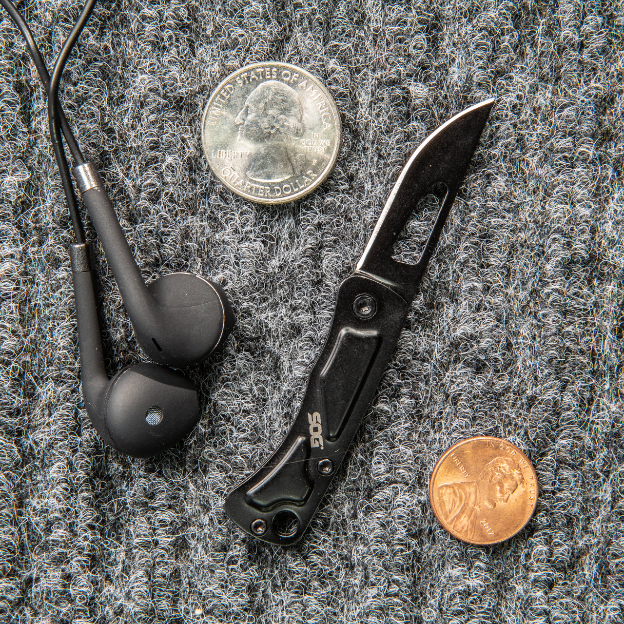 Couteau de cou compacte Centi I - SOG-T.A DEFENSE