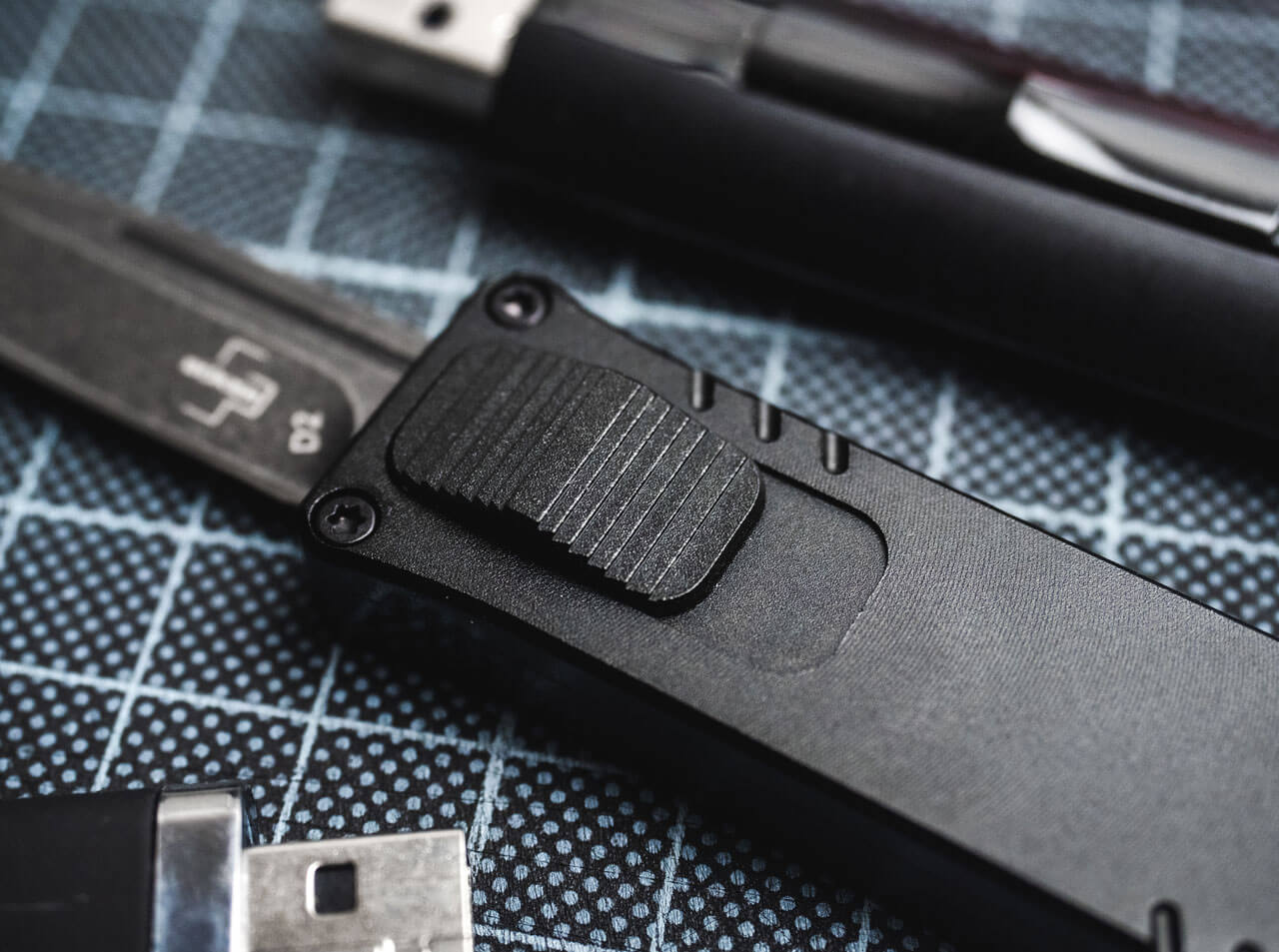 Couteau automatique USB OTF - Boker Plus-T.A DEFENSE